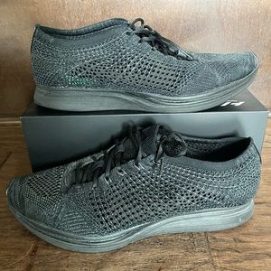 Nike Nike Flyknit Racer Triple Black